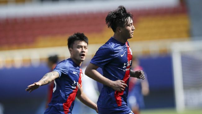 据加泰罗尼亚媒体ccma报道，巴萨将把德国基金Libero Football Finance告上法庭，指控这家德国公司未在12月31日之前支付相当于购买Barca Vision 10%股份的4000万欧元杠杆。